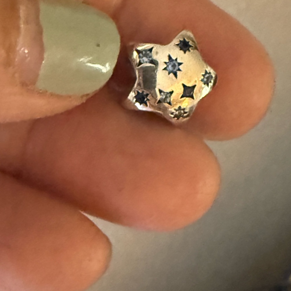 Silver Star-Patterned Women's Ring - image 3
